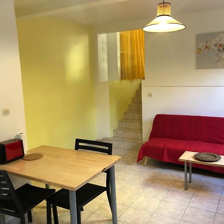 Les Marches De Paulina Apartment Сен-Лу Екстериор снимка