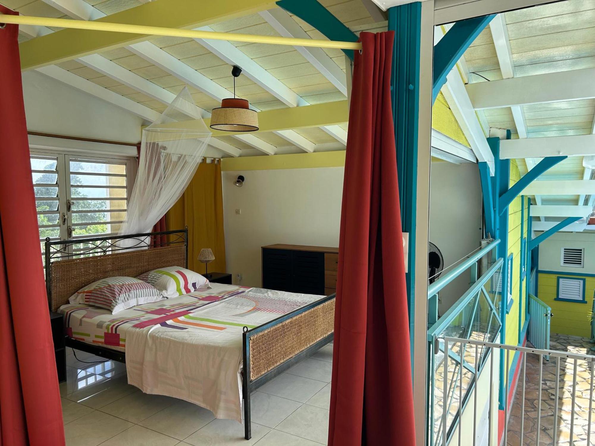 Les Marches De Paulina Apartment Сен-Лу Екстериор снимка
